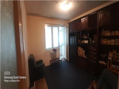 Apartament 3 camere de vanzare zona Cina